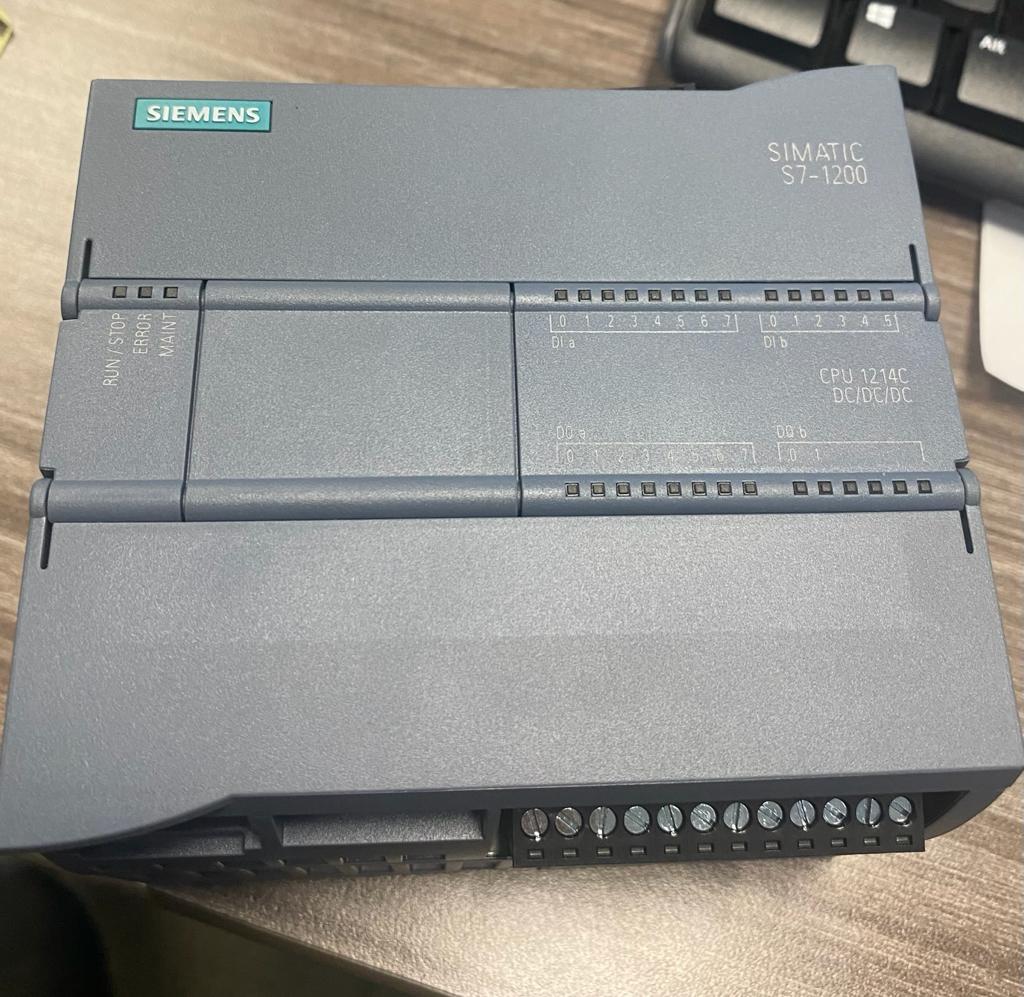 SIEMENS SIMATIC S7-1200, CPU 1214C, compact CPU, DC/DC/DC, onboard I/O: 14 DI 24 V DC; 10 DO 24 V DC; 2 AI 0-10 V DC, Power supply: DC 20.4-28.8V DC, Program/data memory 100 KB